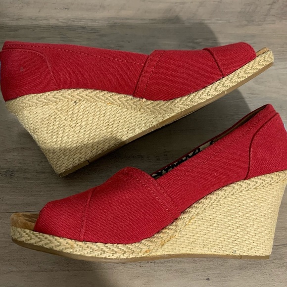 Toms red canvas wedges size 9 (used) - Picture 6 of 9